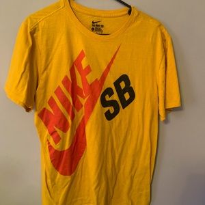 NIKE SB yellow tshirt